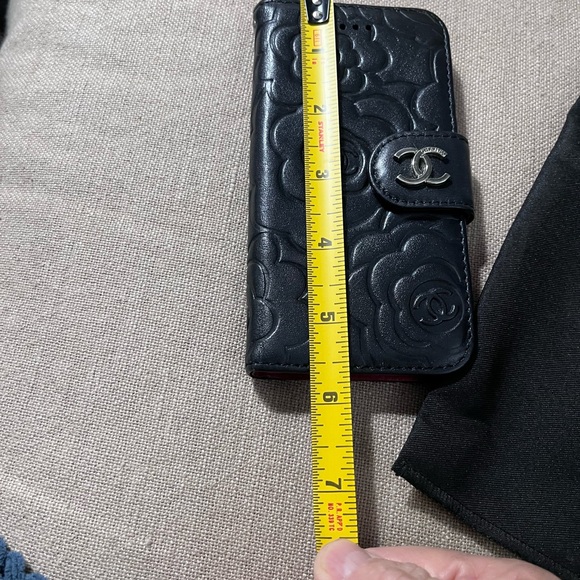 Black camellia cell phone wallet - Picture 5 of 8